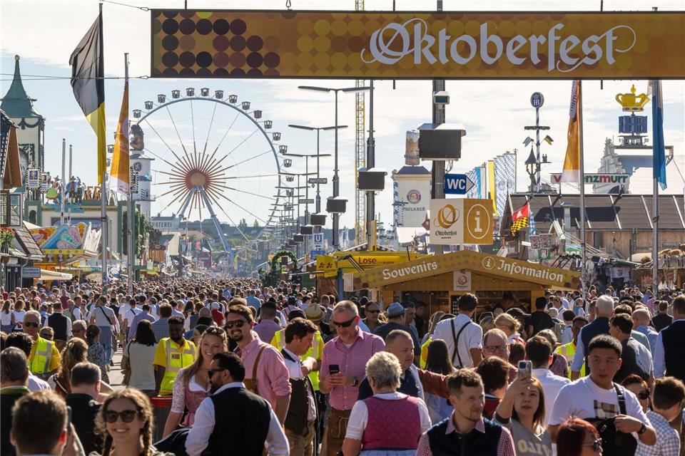 Wiesnchef will keine Rekordjagd bei Oktoberfest-Gästen Wie voll ist zu voll? Münchens Wiesn-Chef will keine Jagd auf Besucherrekorde (Archivbild).Peter Kneffel/dpa