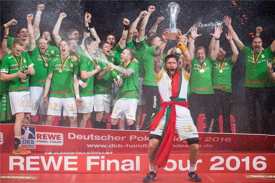 Wie vor zehn Jahren muss Magdeburg auf dem Weg ins Pokal-Finale den BHC bezwingen. (Archivbild) Lukas Schulze/dpa