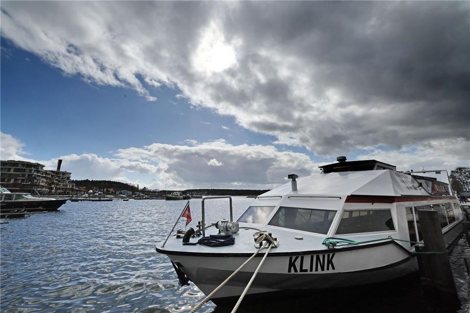 Wie wäre es zu Ostern mit einer Bootsfahrt der Müritz? (Archivbild)Bernd Wüstneck/dpa