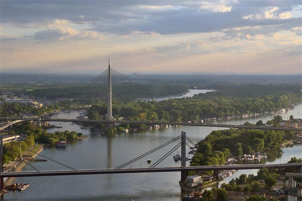 Wie wasserreich Belgrad ist - auch das sieht man vom „Belgrade 360 Deck“ des Kula Beograd aus gut.Dörte Nohrden/dpa-tmn