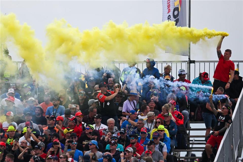 Wieder ein Besucherrekord: 256.441 Zuschauer strömten auf die Tribünen des Sachsenrings.Robert Michael/dpa