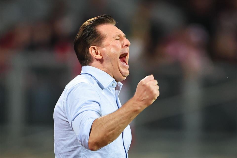 Wieder nichts: Der Druck auf 96-Trainer Christian Titz nimmt massiv zu. Daniel Karmann/dpa