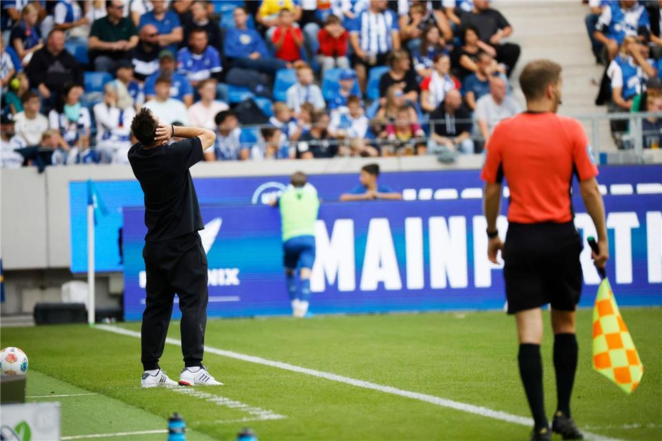 Wieder nichts: Ein frustrierter Miroslav Klose in Karlsruhe.Philipp von Ditfurth/dpa