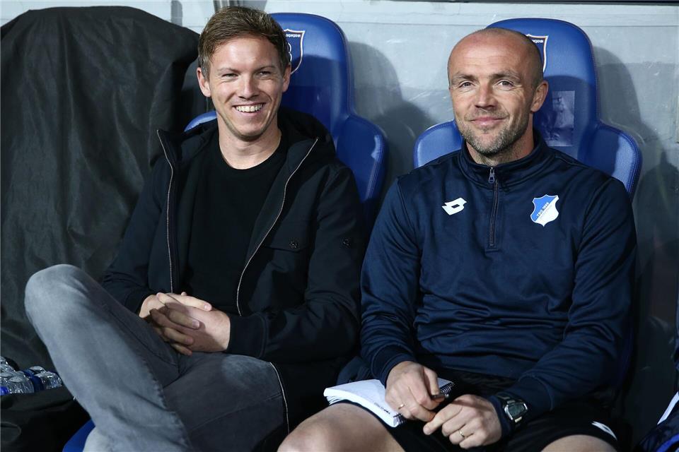 Wieder vereint: Julian Nagelsmann (l) und Alfred Schreuder, hier zu gemeinsamen Hoffenheimer Zeiten. (Archivbild)Gokhan Kilincer/dpa