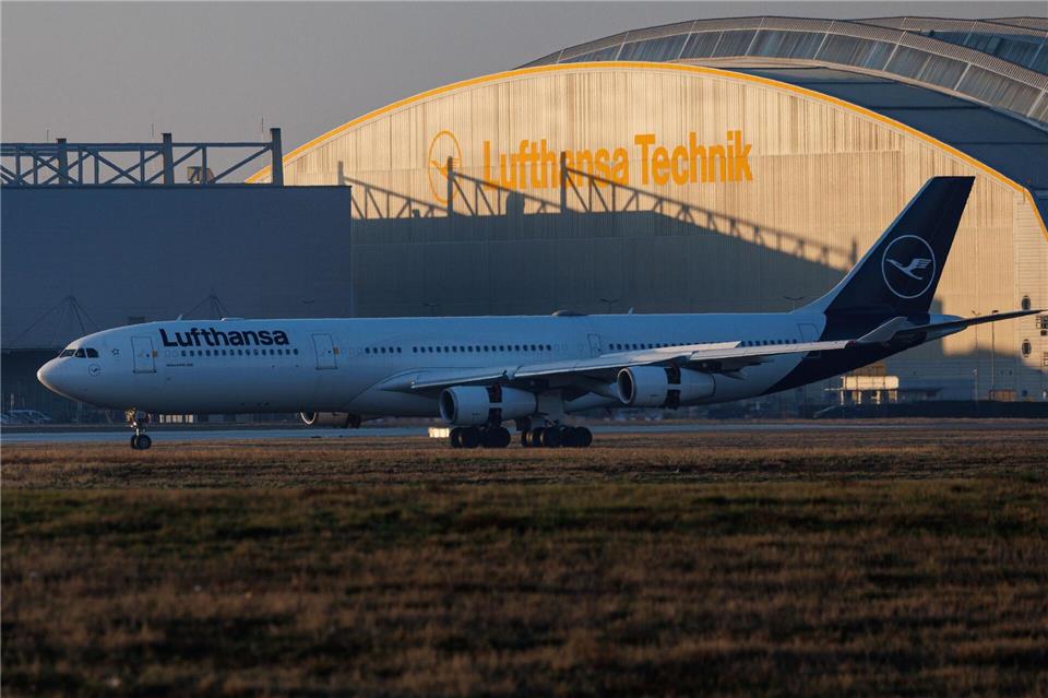 Wieder zu Hause: Der erste Evakuierungsflieger auf dem Frankfurter Airport.Hannes P. Albert/dpa