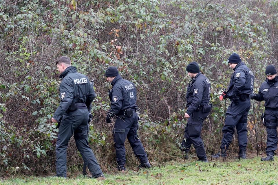 Wiederholt nahm die Polizei den Fundort von Fabians Leiche und das Umfeld unter die Lupe. (Archivbild)Bernd Wüstneck/dpa
