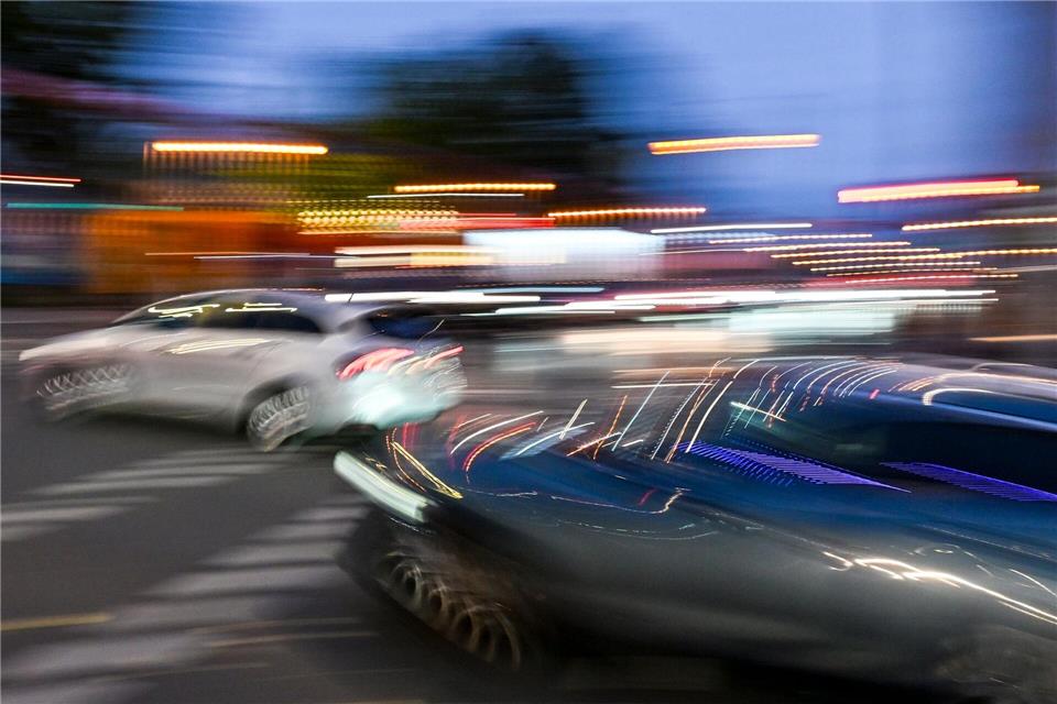 Wild-West in der Innenstadt? Bitte nicht, denn wer etwa beim Spurwechsel nicht genug aufpasst, haftet allein.picture alliance/dpa