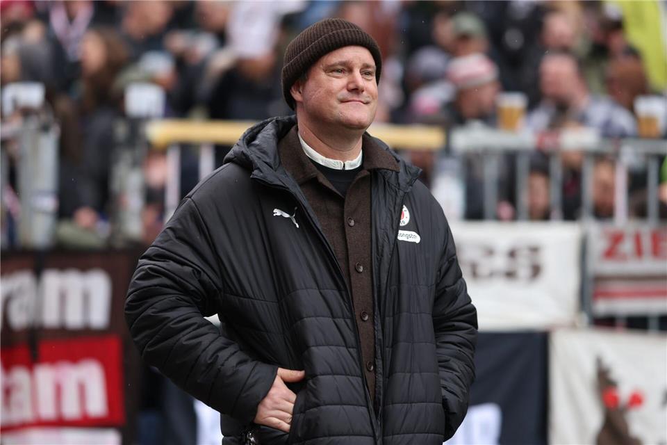 Will Trainer Alexander Blessin halten: St. Paulis Präsident Oke Göttlich.  Philipp Szyza/dpa