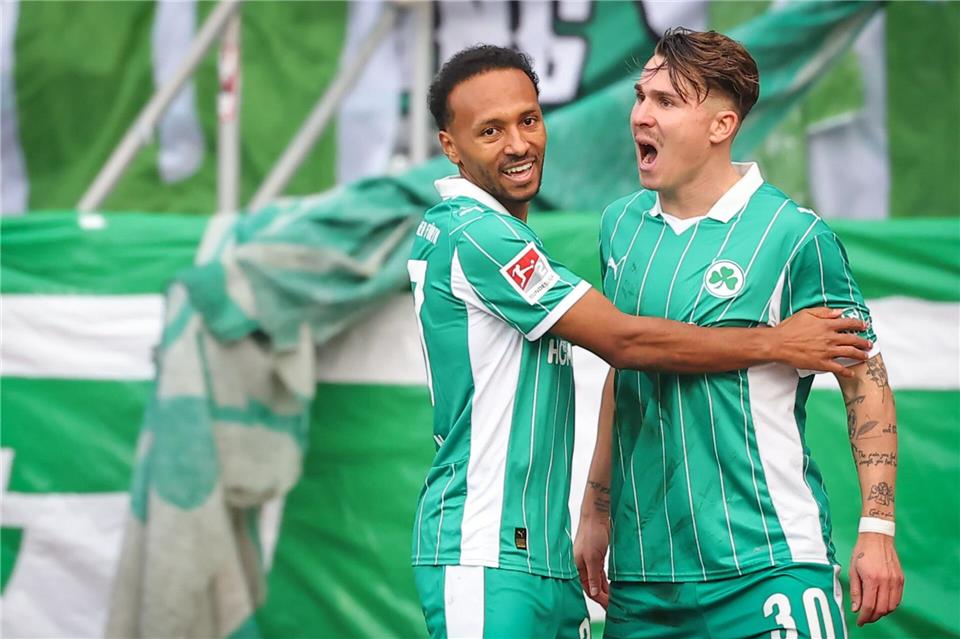 Will auch gegen Schalke jubeln: Felix Klaus (r).Daniel Karmann/dpa