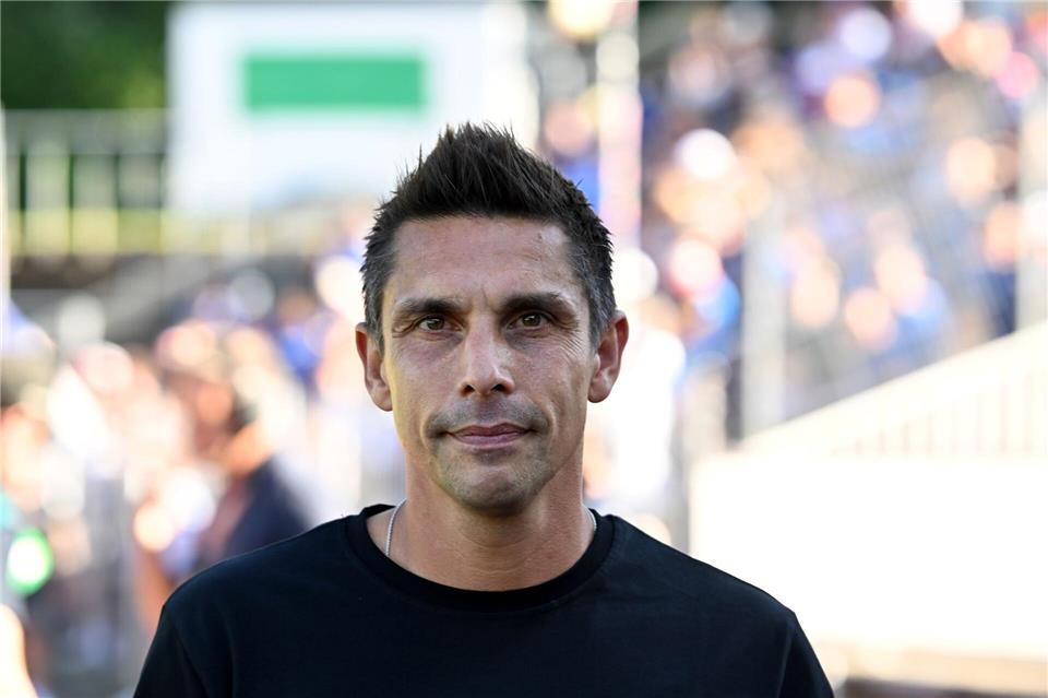 Will endlich in der 2. Bundesliga punkten: Holstein Kiels Trainer Marcel Rapp (Archivbild) Harald Tittel/dpa