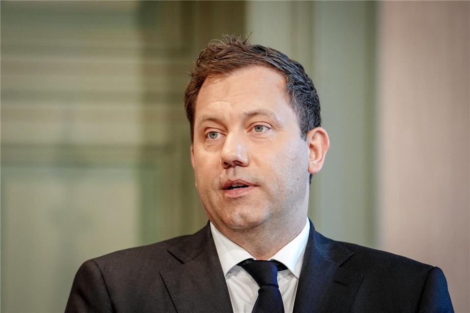 Will härter gegen Steuerbetrug vorgehen: Finanzminister Lars Klingbeil. (Archivbild  Kay Nietfeld/dpa