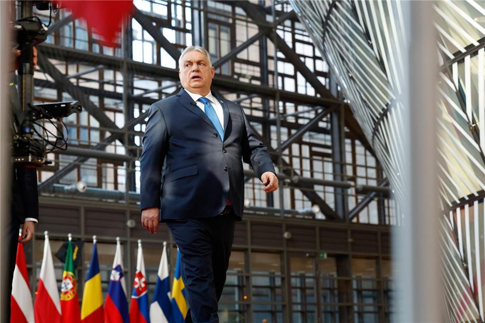 Will im Streit um das Milliarden-Darlehen für die Ukraine hart bleiben: Ungarns Ministerpräsident Viktor Orban.Geert Vanden Wijngaert/AP/dpa