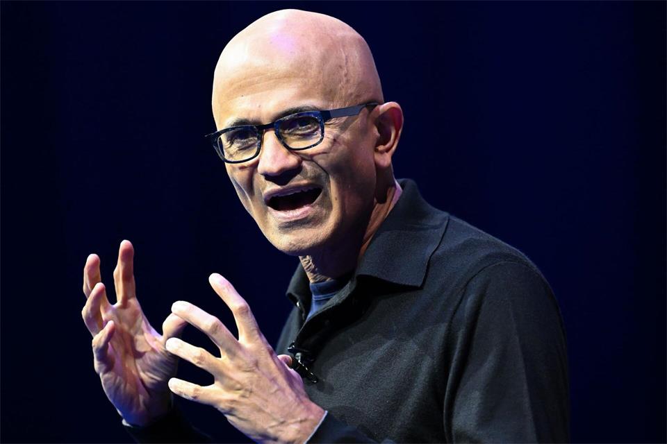 Will in KI eine „Notbremse“ einbauen: Microsoft-Chef Satya Nadella. (Archivbild)Sven Hoppe/dpa