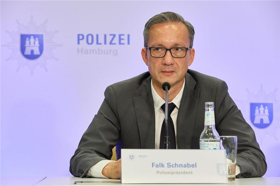 Will mehr Sicherheit in den Stadien: Hamburgs Polizeipräsident Falk Schnabel. (Archivfoto)Georg Wendt/dpa