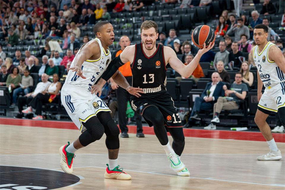Will mit den Bayern diesmal in Europa besser performen also noch in der Vorsaison: Andreas Obst (rechts).Helen Fiona/dpa