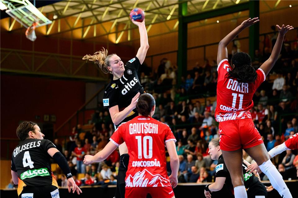 Will mit der DHB-Auswahl gleich zum WM-Start glänzen: Viola Leuchter.Marco Wolf/dpa