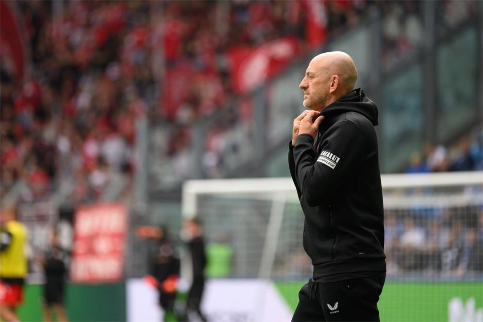 Will mit einem Erfolgserlebnis in die Länderspielpause: FCK-Trainer Torsten Lieberknecht. (Archivbild)Hendrik Schmidt/dpa