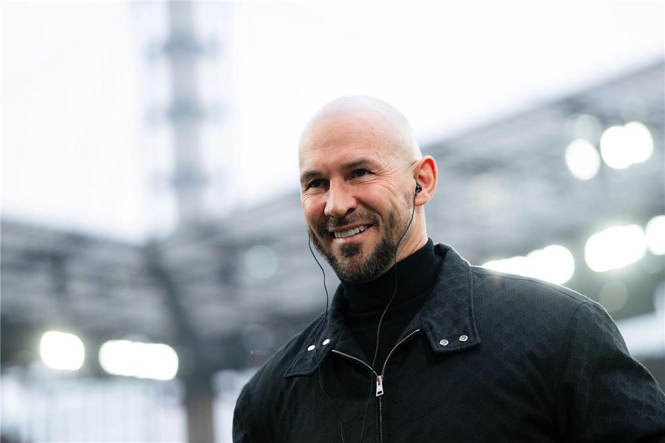 Will möglichst nach dem Spiel bei RB Leipzig lachen: Hoffenheims Coach Christian Ilzer (Archivbild).Marius Becker/dpa