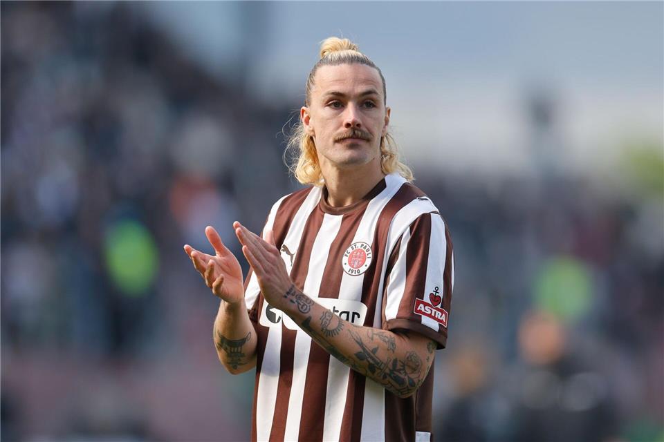 Will trotz Abstiegs bleiben: St. Pauli-Kapitän Jackson Irvine.Philipp Szyza/dpa