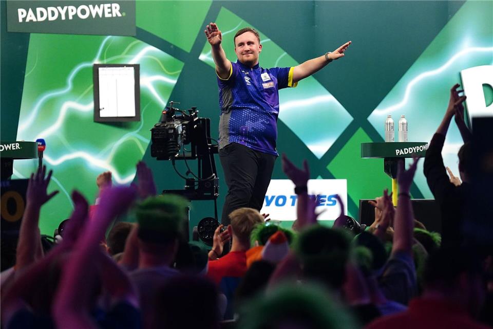 Will wieder ins Finale: Jungstar Littler.Zac Goodwin/PA Wire/dpa