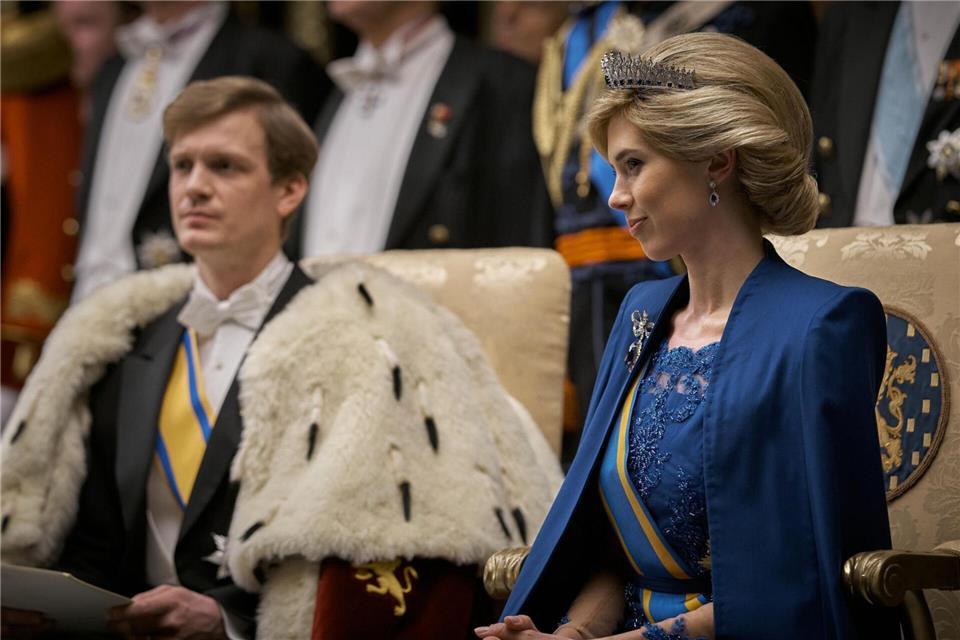 Willem-Alexander (Martijn Lakemeier) und Máxima (Delfina Chaves) in einer Szene der zweiten „Máxima“-Staffel.-/RTL / 2025 Millstreet Films/dpa
