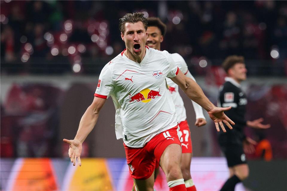 Willi Orban jubelt über sein erstes Bundesliga-Tor der Saison.Jan Woitas/dpa