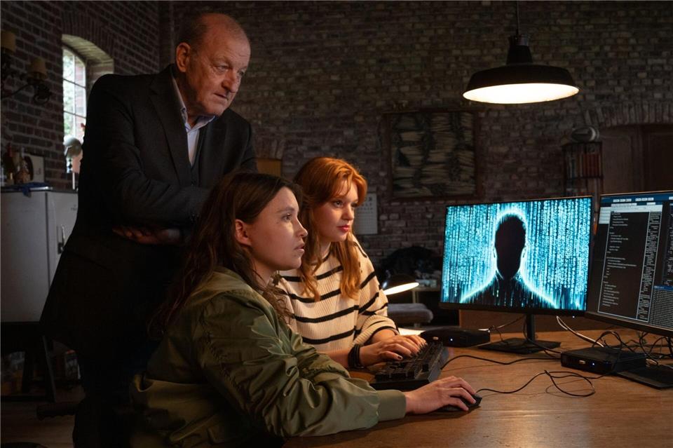 Wilsberg ermittelt in der neuen ZDF-Folge rund um Künstliche Intelligenz und Sprachassistenzen und um einen Mord. Thomas Kost/ZDF/dpa