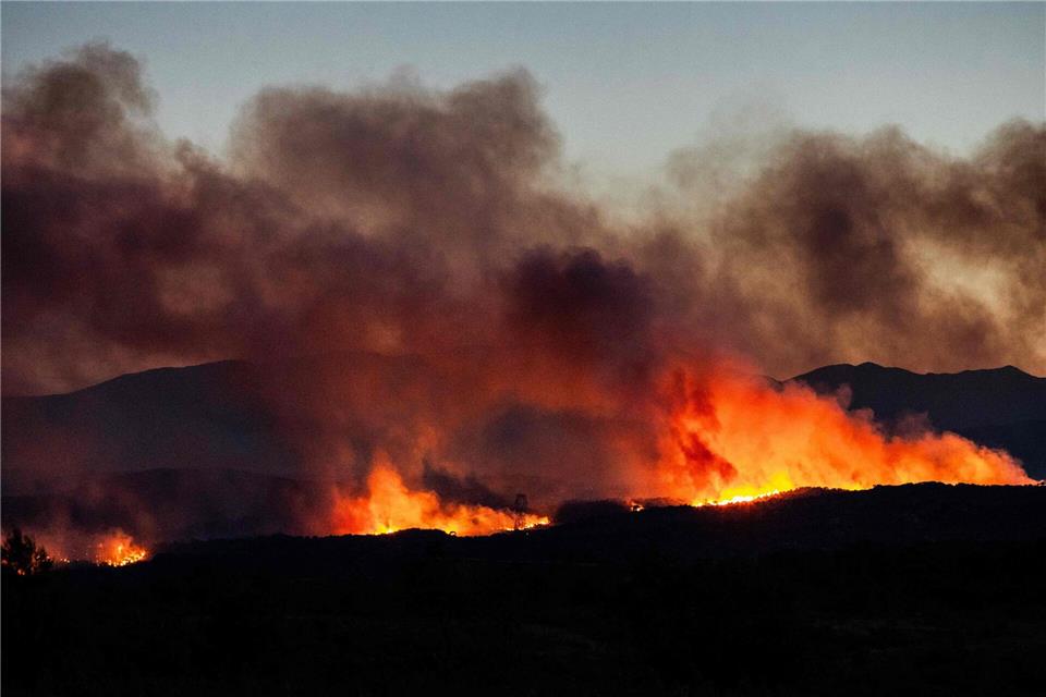 Wind, Hitze und Trockenheit fachen einen großen Brand in Südfrankreich an.Jc Milhet/AFP/dpa