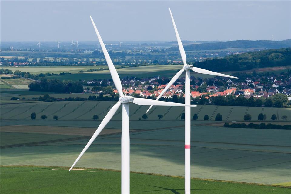 Windkraft schafft viele Arbeitsplätze. (Archivbild)Julian Stratenschulte/dpa