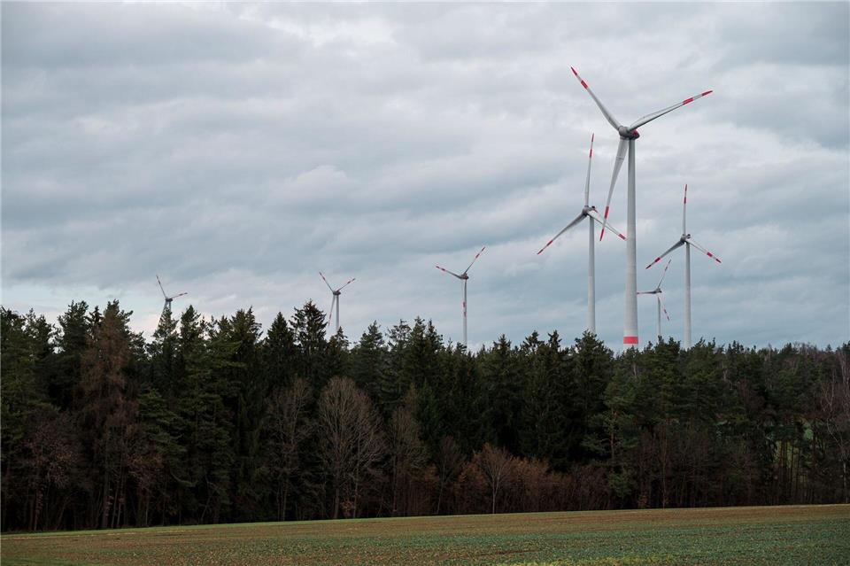 Windräder im staatseigenen Lindenhardter Forst in Oberfranken. (Archiv)Daniel Vogl/dpa