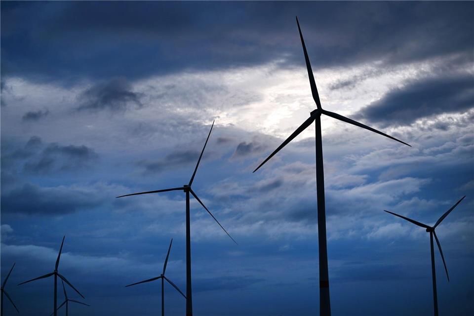 Windräder zur Stromproduktion. (Symbolbild)Martin Schutt/dpa