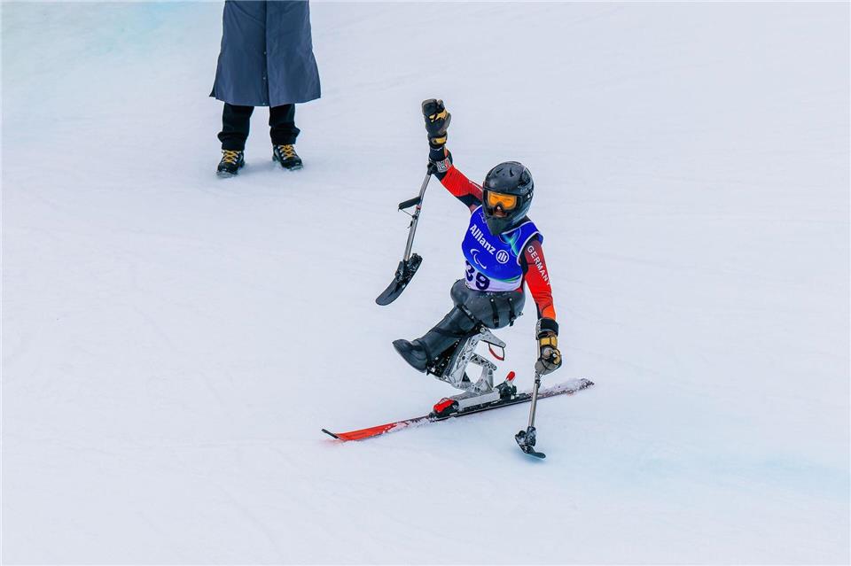 Winkt traurig nach ihrem vierten Platz: Anna-Lena Forster.Philipp von Ditfurth/dpa