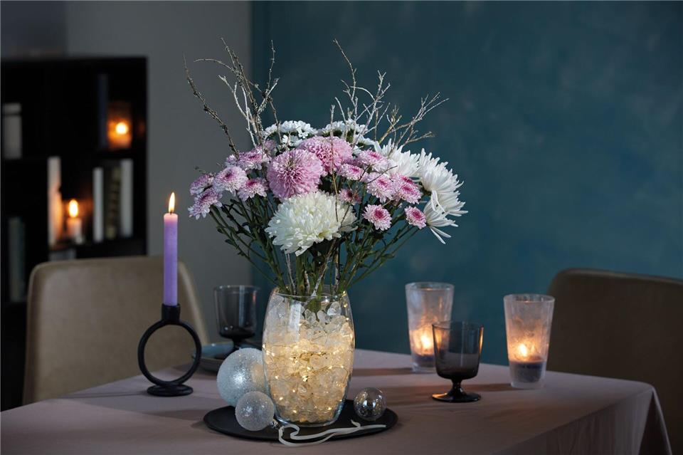 Winterliche Blütenpracht: Chrysanthemen strahlen als Deko-Highlight in der kalten Jahreszeit.JustChrys.com/dpa-tmn