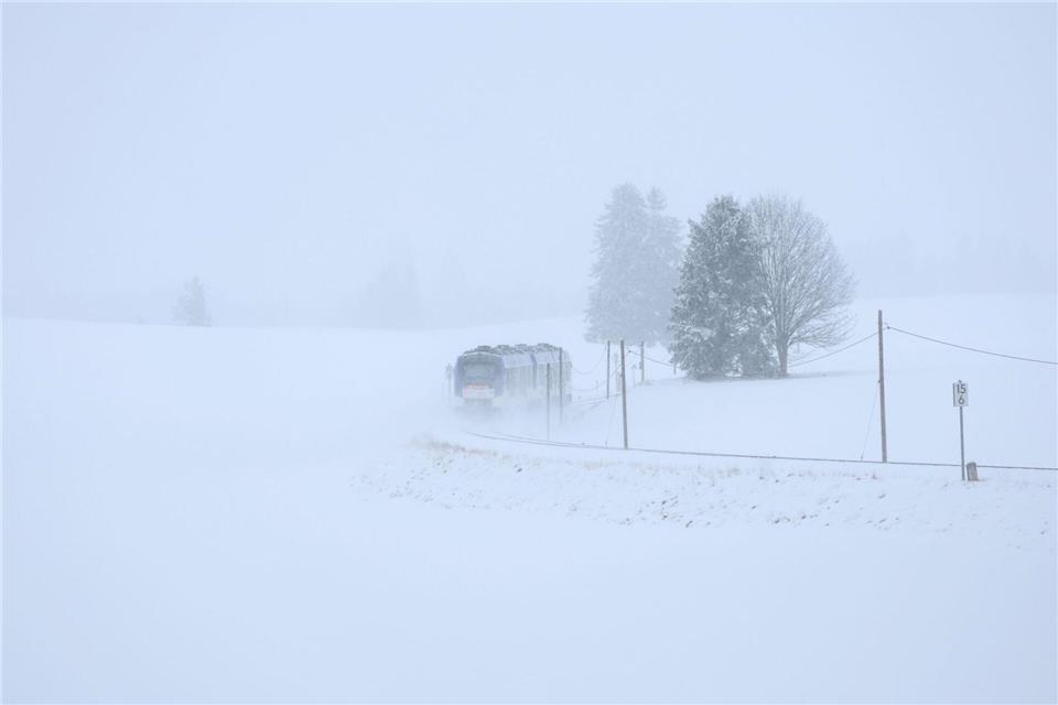 Winterliches Wetter prägt den Start in die Osterferien in Bayern.Karl-Josef Hildenbrand/dpa