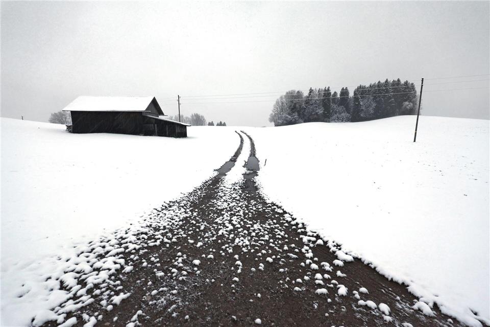Winterliches Wetter prägt den Start in die Osterferien in Bayern. Karl-Josef Hildenbrand/dpa