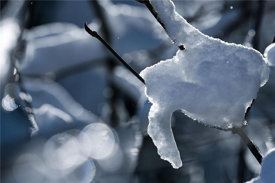 Winterliches Wetter sorgt in Teilen Sachsens für glatte Straßen und Verkehrsbehinderungen. (Symbolbild)Hendrik Schmidt/dpa-Zentralbild/ZB