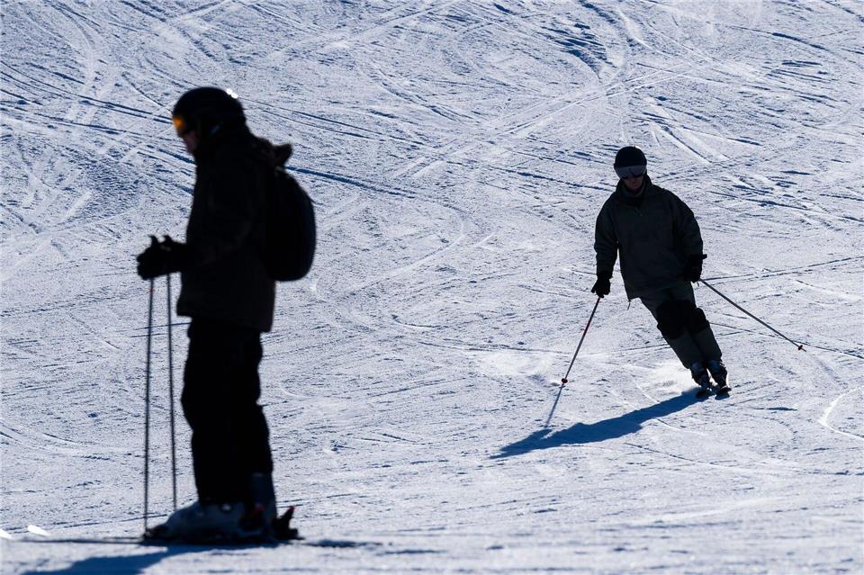 Wintersportler kommen in Hessen derzeit voll auf ihre Kosten. (Archivbild)Swen Pförtner/dpa