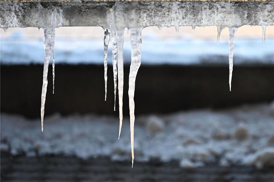 Winterwetter sorgt vielerorts für Eiszapfen. Shireen Broszies/dpa