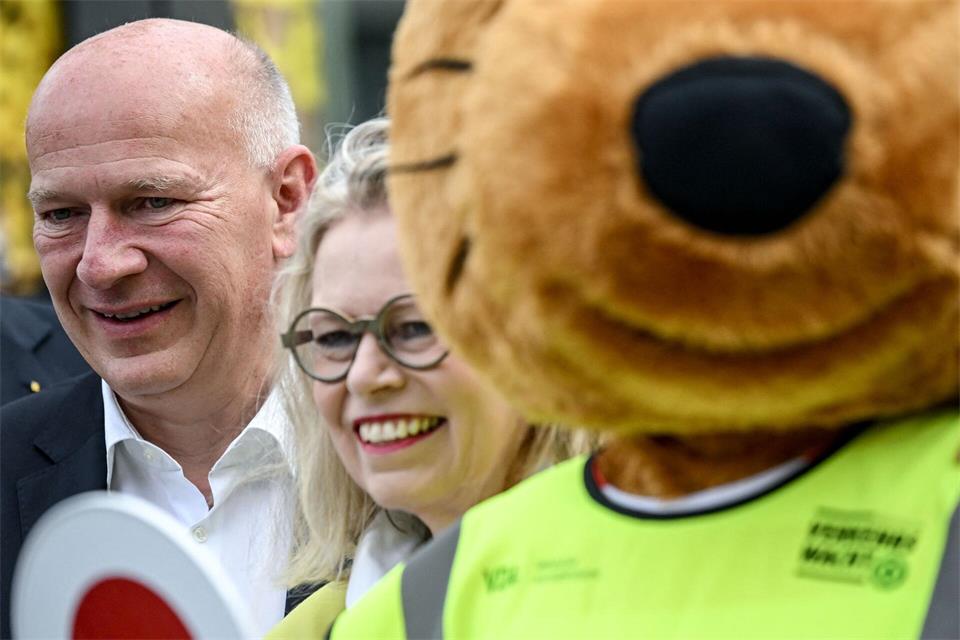 „Wir brauchen mehr Rücksicht und mehr Miteinander im Straßenverkehr - gerade jetzt zum Schulanfang“, so Wegner.Britta Pedersen/dpa