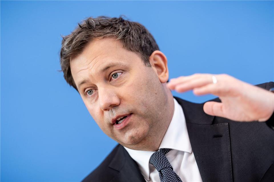 „Wir brauchen nun wirklich keine Tipps von Donald Trump“, sagt SPD-Chef Lars Klingbeil. (Archivbild)Michael Kappeler/dpa