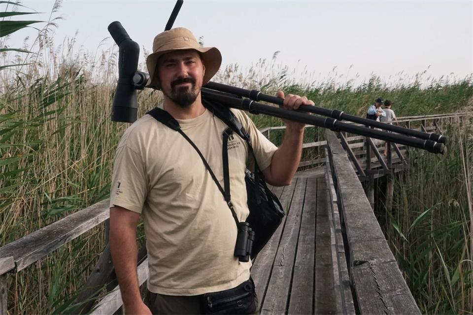„Wir haben dreistündige Führungen, wo wir 70 bis 80 Arten sehen,“ sagt Vogelexperte Lukas Vendler vom Nationalparkzentrum Illmitz.Stefan Weißenborn/dpa-tmn