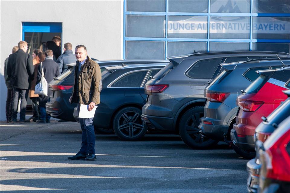 „Wir haben jetzt den ersten Vorsitzenden gewählt, das bin ich“, sagte Schmid.Stefan Puchner/dpa