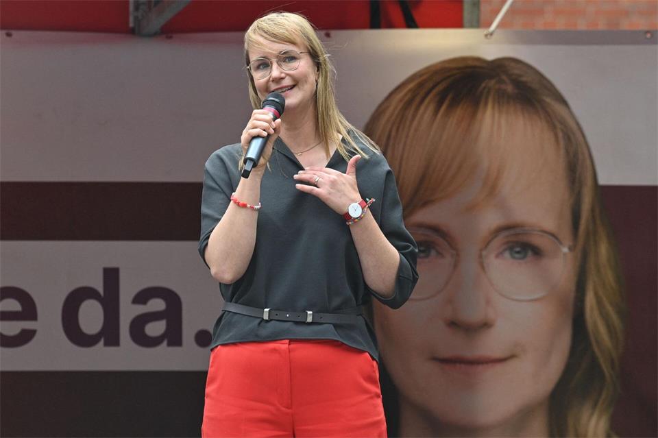 „Wir lassen uns die Heimat nicht von Rechtsextremen wegnehmen“, sagt Eva von Angern (Linke).Klaus-Dietmar Gabbert/dpa