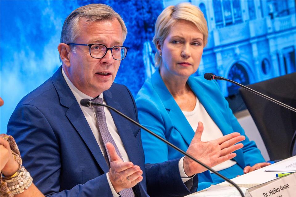 „Wir müssen Verwaltung konsequent vom Bürger her denken“, sagt Digitalminister Heiko Geue (SPD). (Archivbild)Jens Büttner/dpa