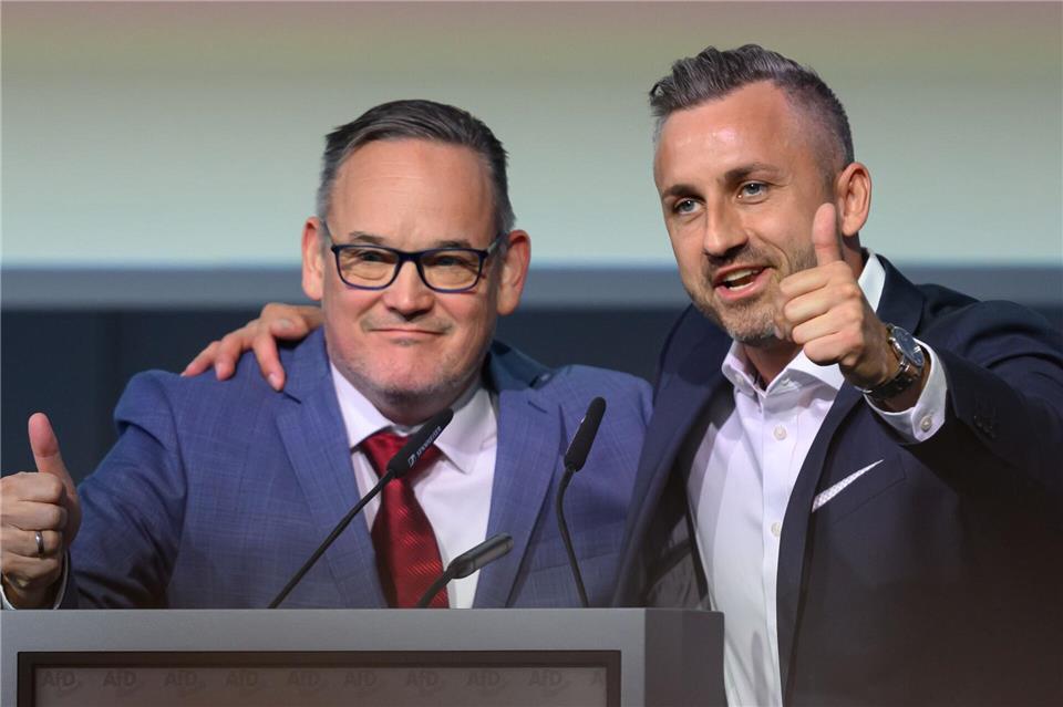 „Wir sind der Rammbock des Volkes, mit dem das Volk demokratisch in die Festungen des etablierten Machtkartells eindringt“, sagt AfD-Landeschef Martin Reichardt (links). Ulrich Siegmund soll nach dem Willen der AfD Ministerpräsident werden.Hendrik Schmidt/dpa