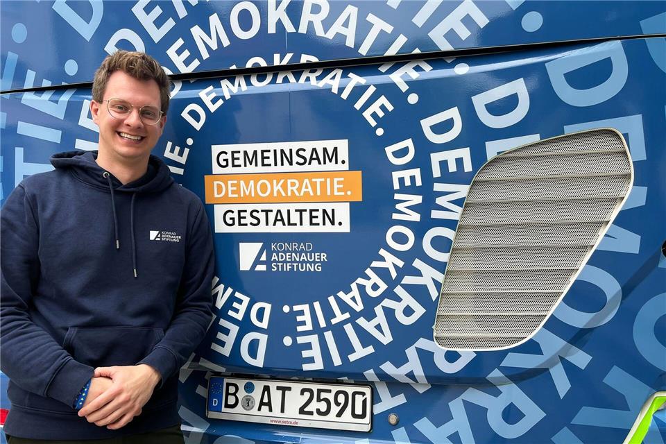 „Wir sind eine Art Druckventil“, sagt Konstantin Gerbrich, der die Demokratiegestalter-Tour bei der Adenauer-Stiftung verantwortet. (Archivbild)Christopher Kissmann/dpa