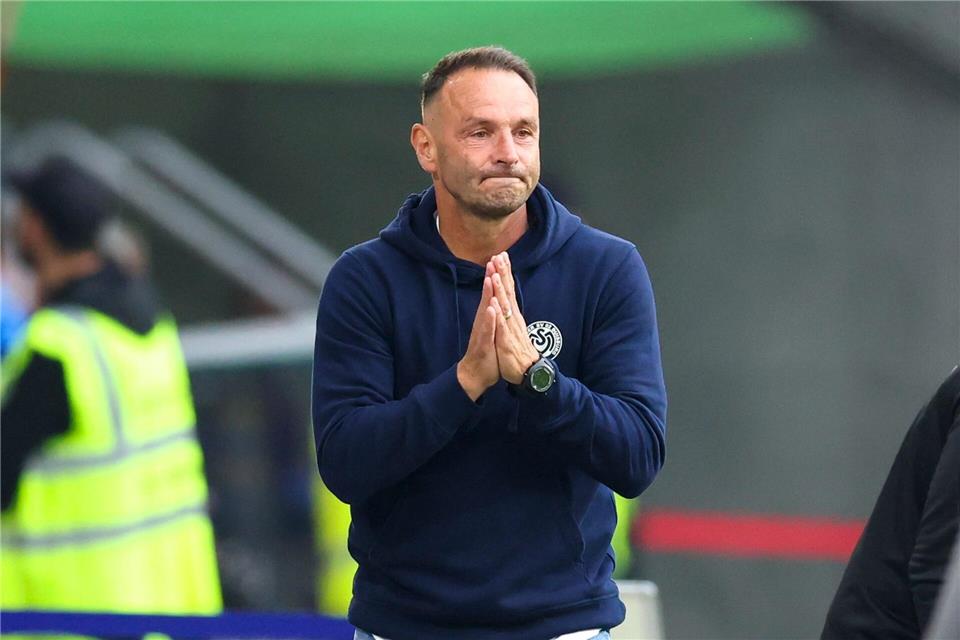 „Wahnsinn von der Wedau“: Duisburg träumt von zweiter Liga „Wir sind mittlerweile der Gejagte“: Diese Rolle nimmt Trainer Dietmar Hirsch gerne an. (Archivbild)Christoph Reichwein/dpa