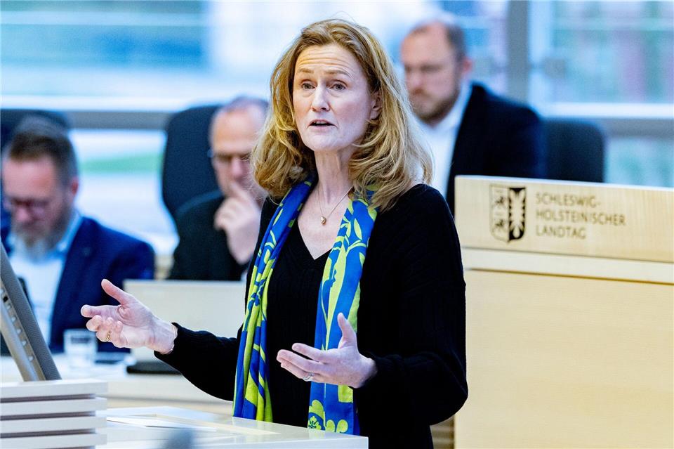 „Wir sparen dort, wo es möglich ist“, sagt Finanzministerin Silke Schneider. (Archivbild)Axel Heimken/dpa