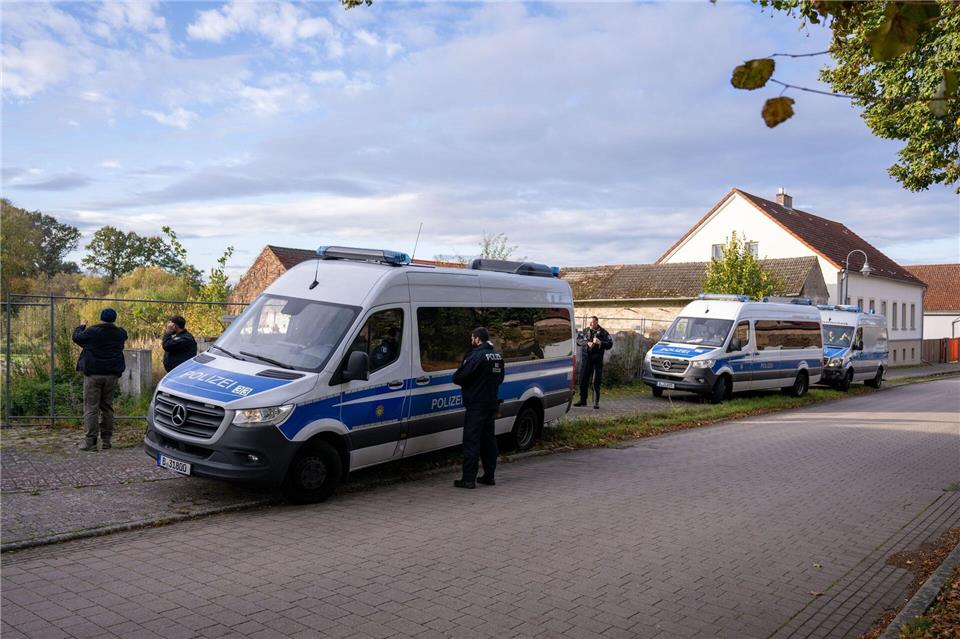 „Wir suchen nach Beweismitteln“, sagte ein Polizeisprecher.Christophe Gateau/dpa