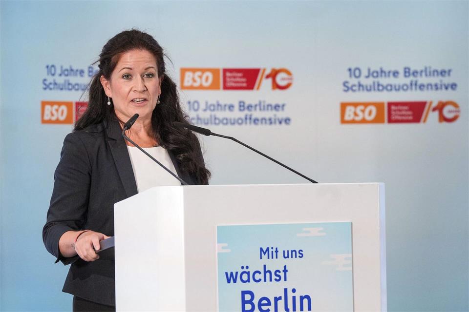„Wir wollen Schulen auf der Höhe der Zeit“, sagt die Bildungssenatorin laut einer Mitteilung.Soeren Stache/dpa